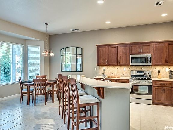 3rd image of 3805 Coldwater Dr
