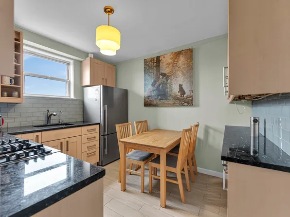 5800 Arlington Avenue image 9 of 15