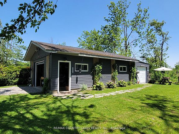 3rd image of 2481 Lakeshore Dr