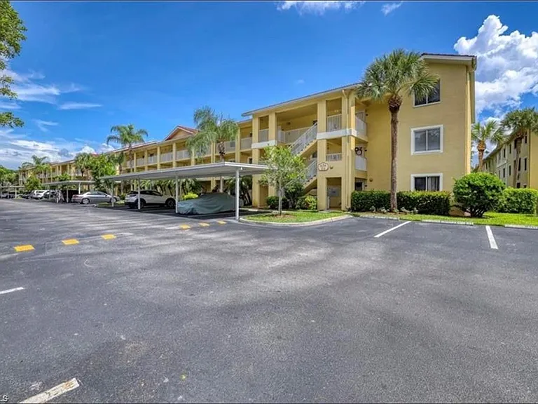 8274 Key Royal Cir #1033 — Photo 11