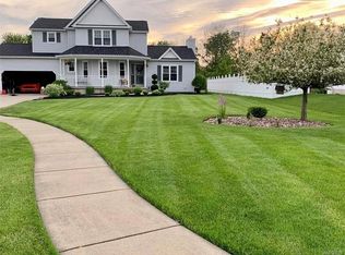 74 Bluejay Ln, Grand Island, NY 14072