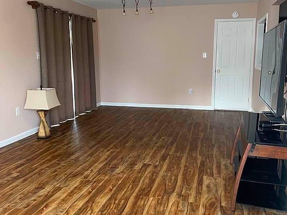 3rd image of 84 Ferry Ln