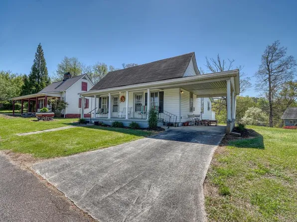 26 River St, Hiawassee, GA 30546