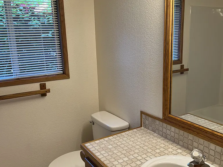 1370 Boone Rd S — Photo 13