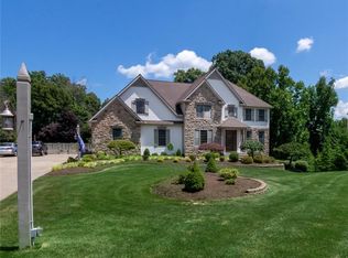 5765 Canyon View Dr, Painesville, OH