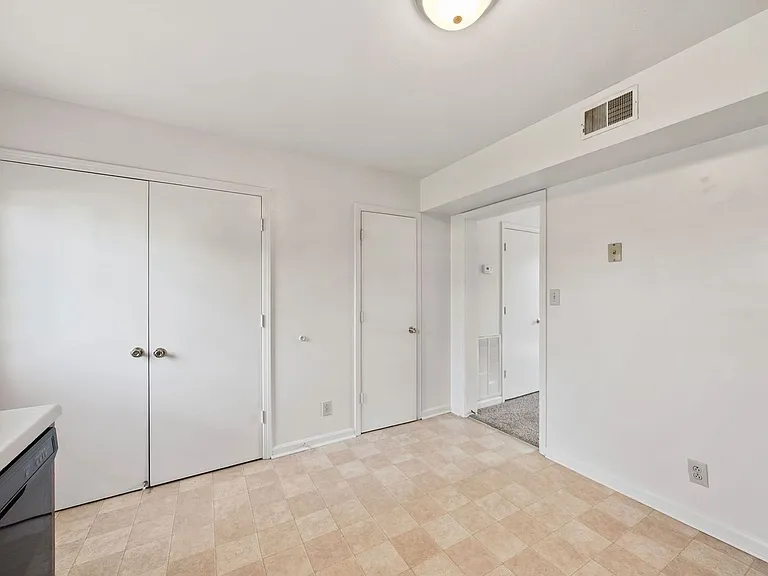 Northridge Drive-276 (x4) — Photo 11