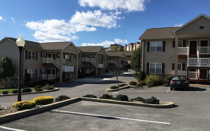 2nd image of 926 Eagle Run