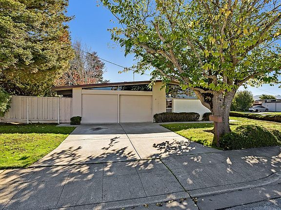 4th image of 10 French Creek Pl