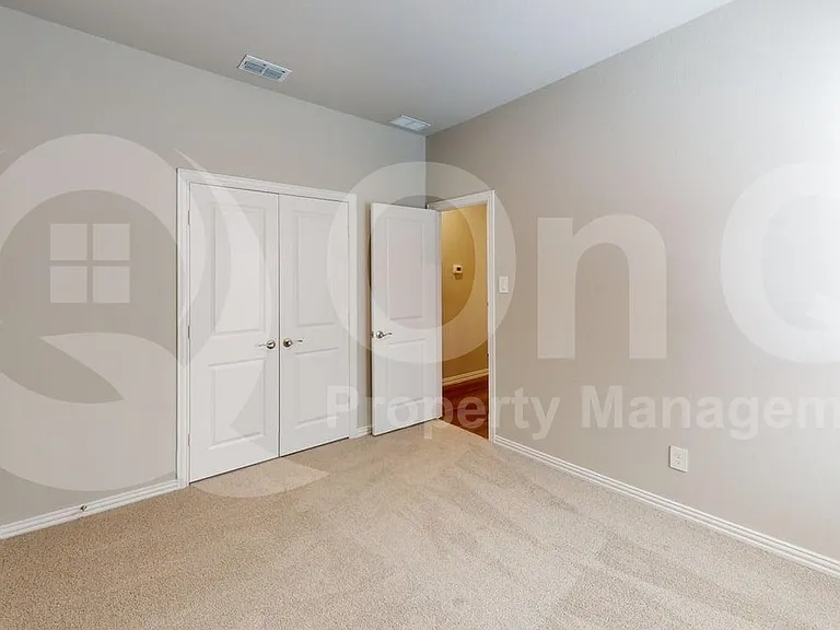 505 Blanton St — Photo 12