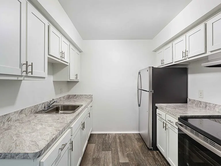 Livonia Apartments — Photo 21