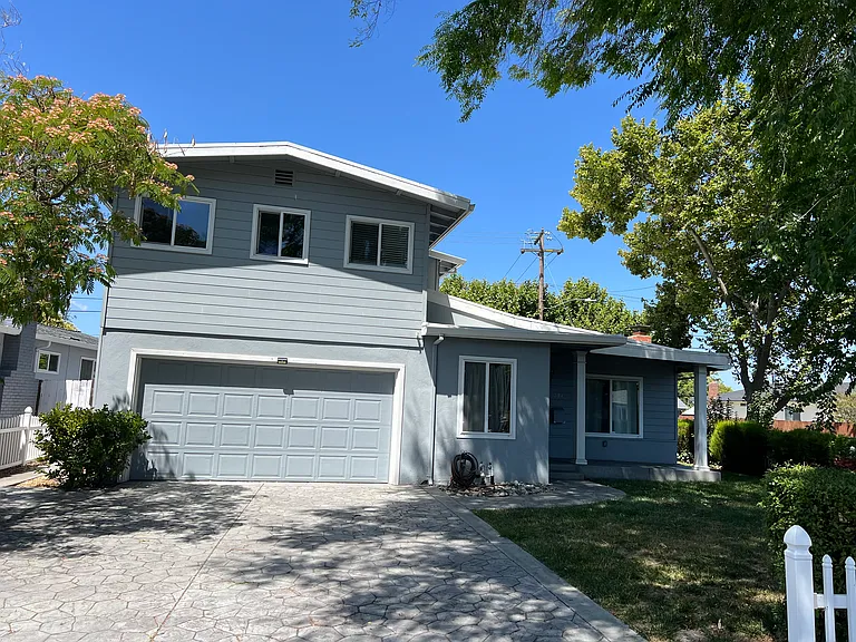 1294 Crowley Ave — Photo 1