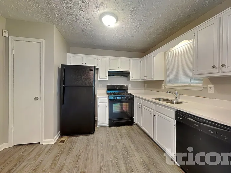 1515 Olde Oak Dr — Photo 4