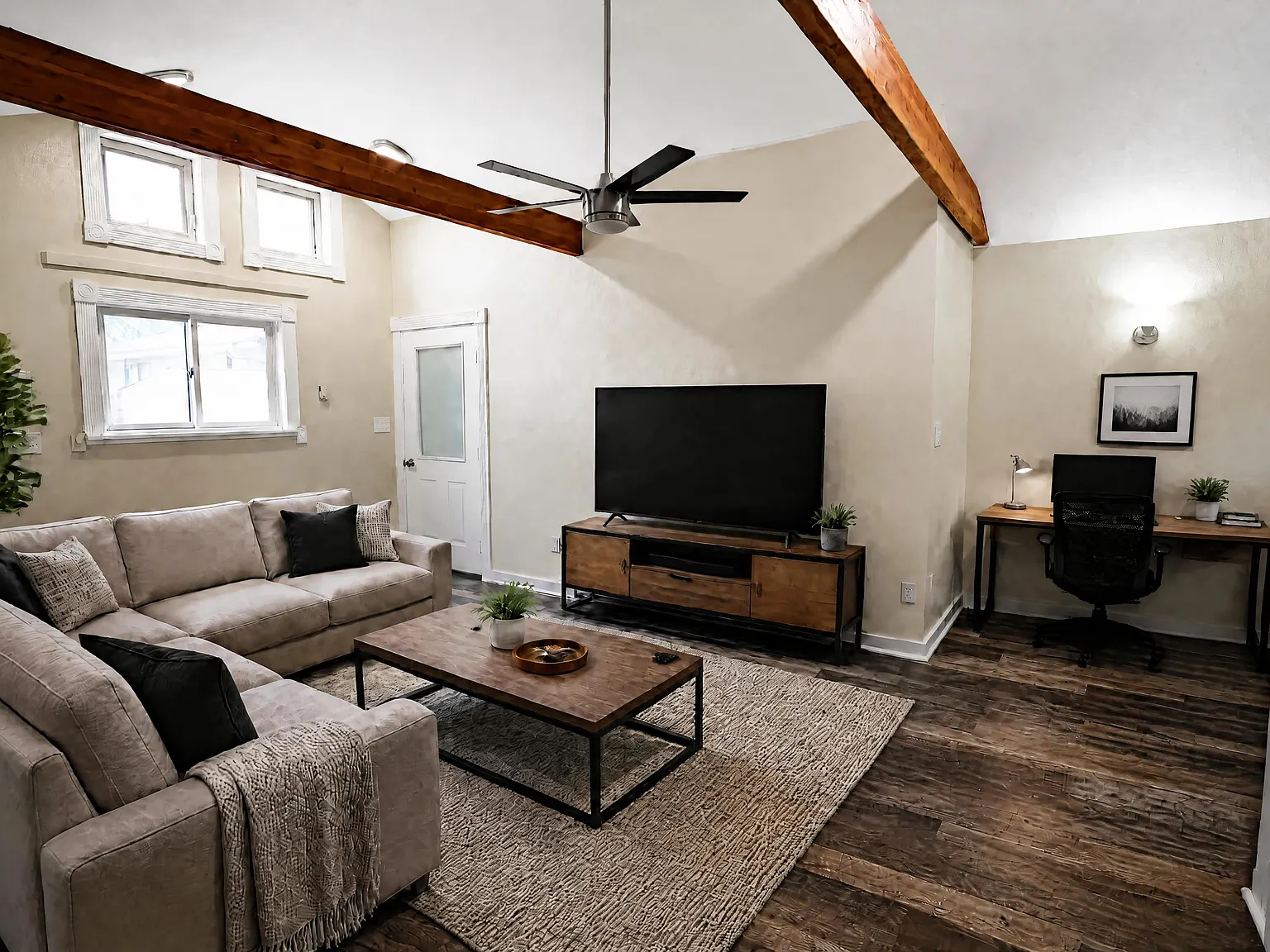 2 bed, 1.5 bath, 1318 sqft, $1,985 — Photo 1