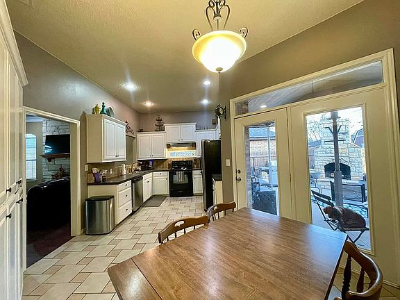 3rd image of 508 W 8th St