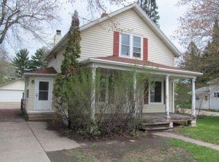 609 E Fulton St, Waupaca, WI 54981