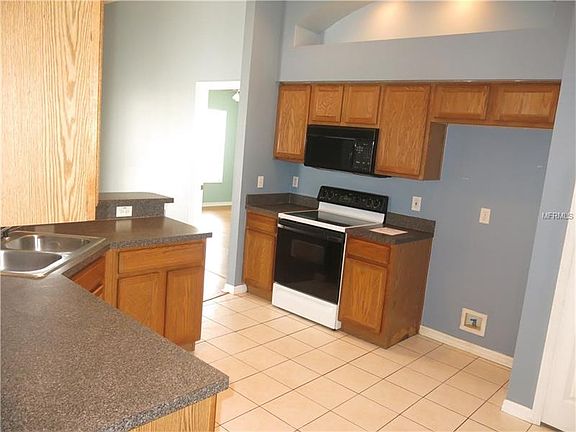 2nd image of 561 Hampshire Ln