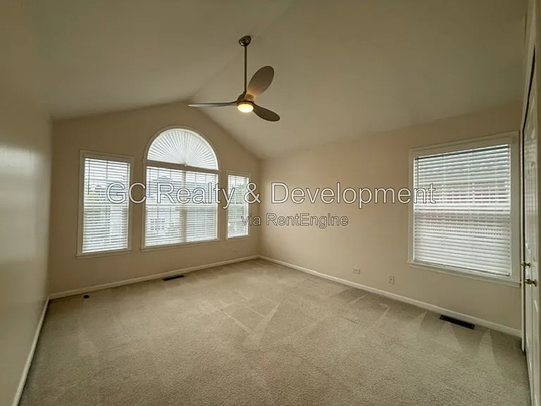 110 Allerton Dr — Photo 16