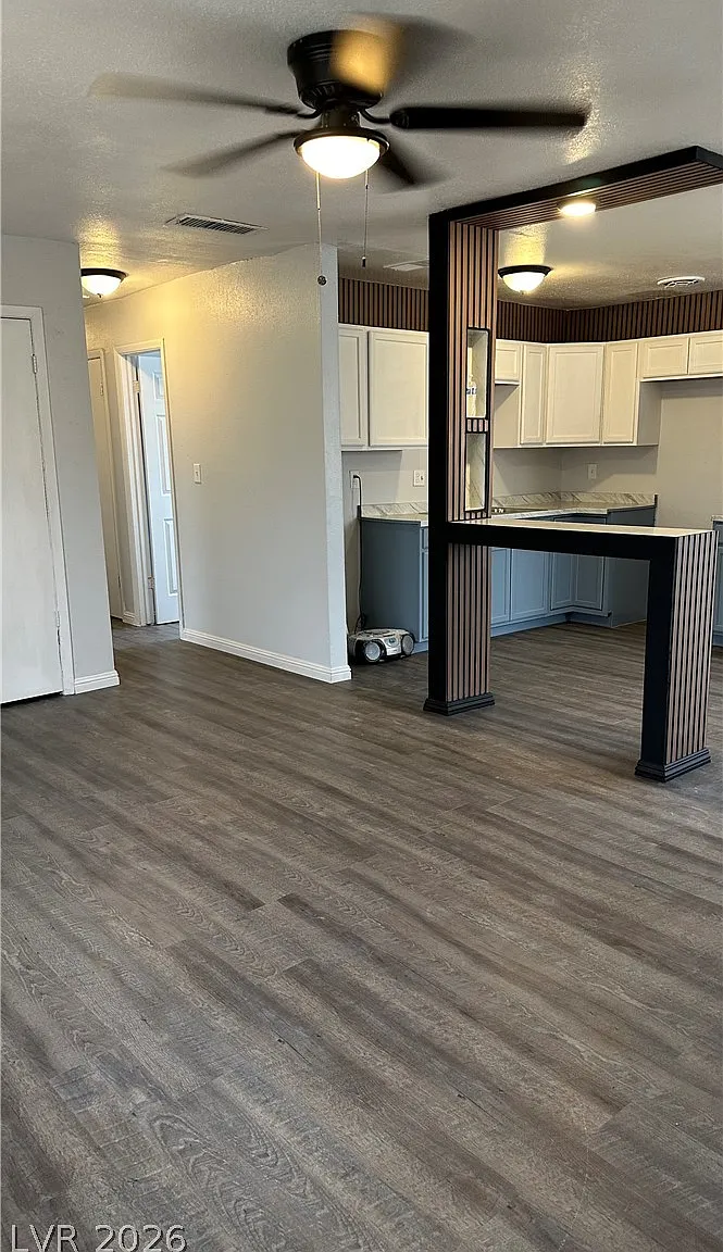 3 bed, 1.0 bath, 874 sqft, $1,650 — Photo 4
