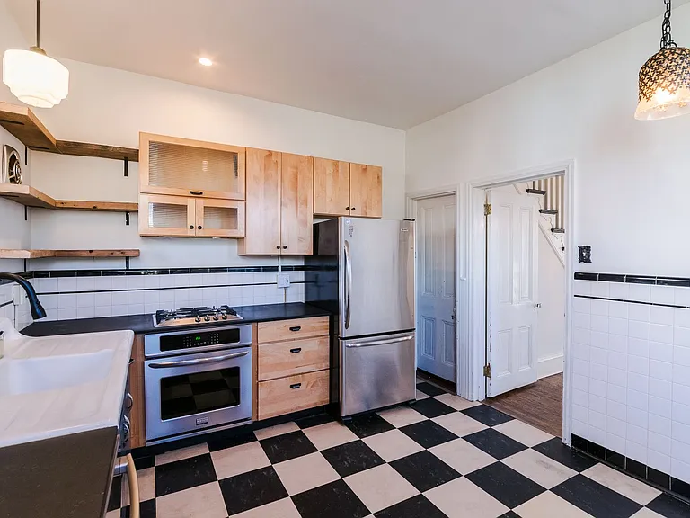 2155 E Letterly St — Photo 8