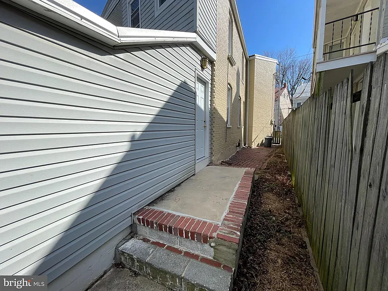 403 W South St #A — Photo 17