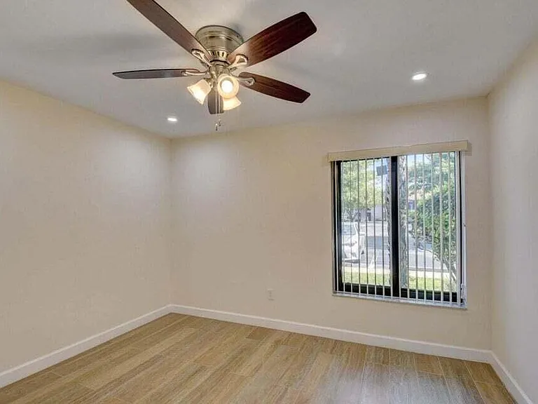 400 Club Cir — Photo 25