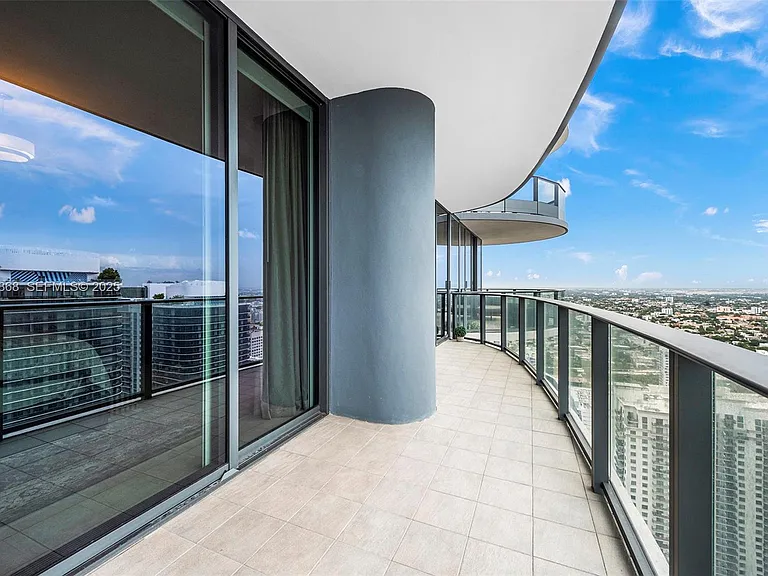 1000 Brickell Plz #Penthouse 5301 — Photo 2