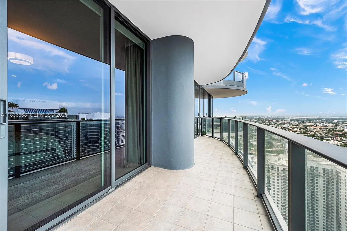 Building Photo - 1000 Brickell Plz #Penthouse 5301