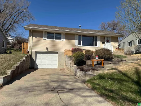 2629 S Saint Marys St, Sioux City, IA 51106
