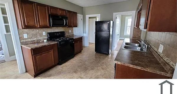 4 bed, 1500 sqft, $2,400 — Photo 1