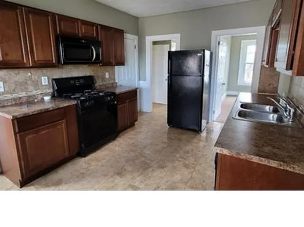 131 Willis St #1, New Bedford, MA 02740