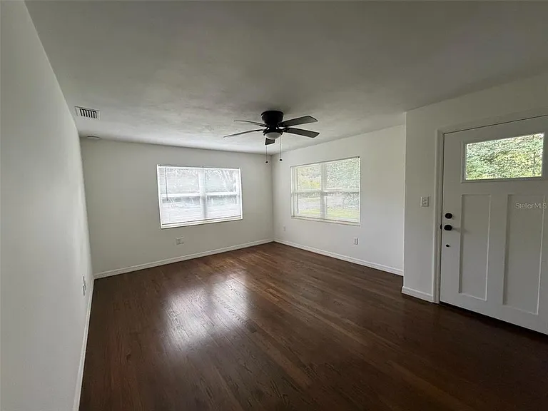 1220 SE 3rd St — Photo 3