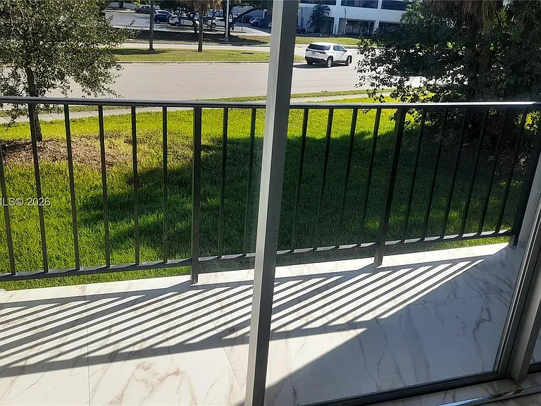 310 Fontainebleau Blvd #203 — Photo 3