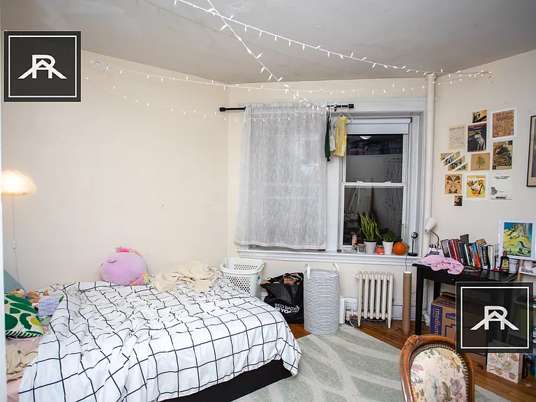 52 Egmont St #5 — Photo 8