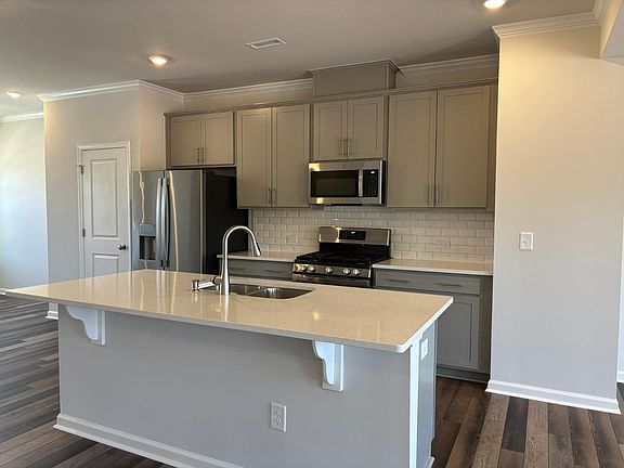 3rd image of 318 Leland Crest Dr