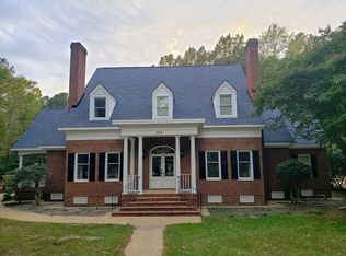 216 Sir Thomas Lunsford Dr, Williamsburg, VA 23185