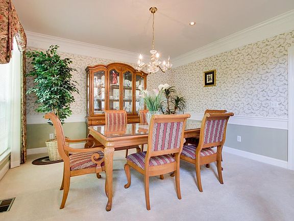 4th image of 405 Cowan Ct
