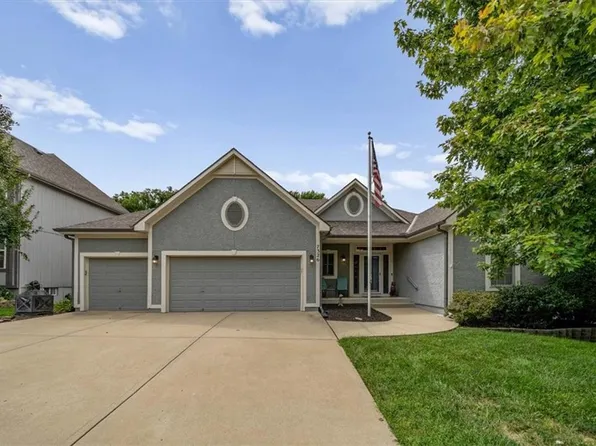 7326 Charles St, Shawnee, KS 66216