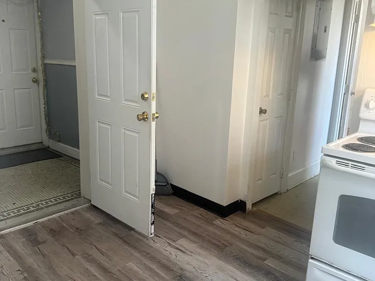 240 William St #3C — Photo 1