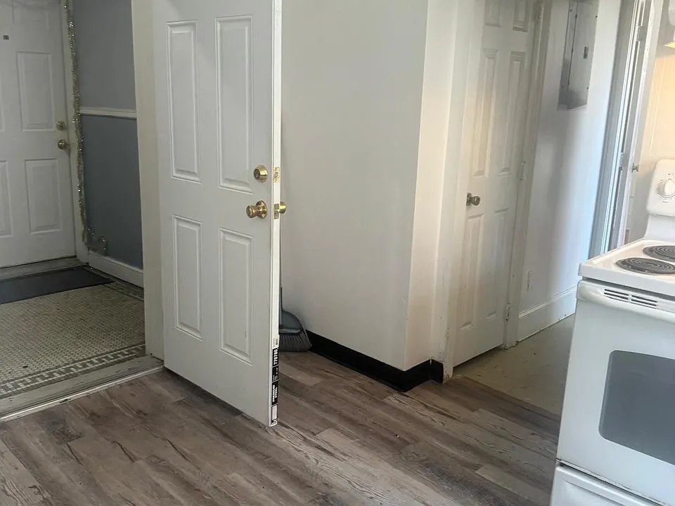 240 William St #3C