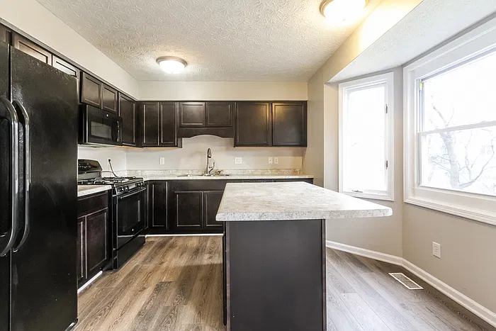 3 bed, 2.5 bath, 1796 sqft, $1,945 — Photo 3