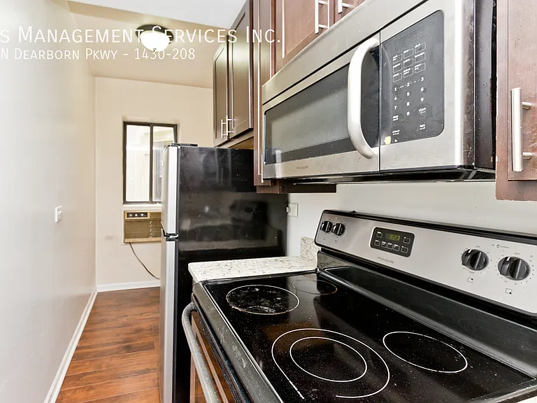 1430 N Dearborn Pkwy — Photo 85