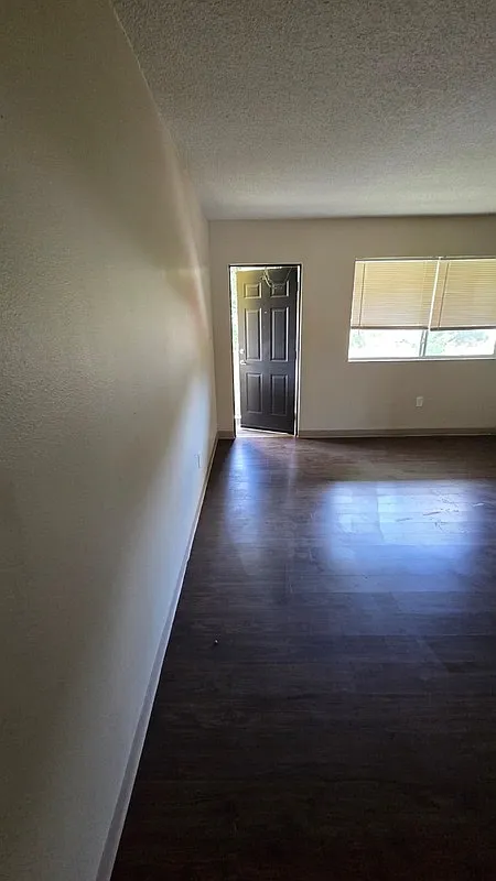 2 bed, 1.0 bath, $980 — Photo 2