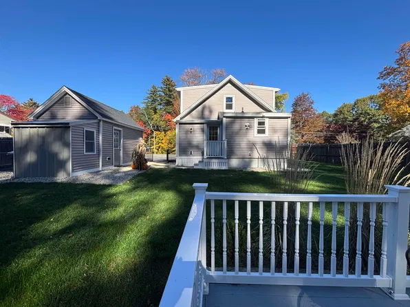 158 E Main Street, Hampstead, NH 03826-2431