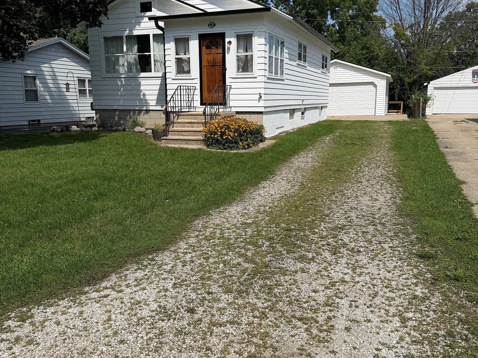 2 bed, 898 sqft, $1,200 — Photo 1