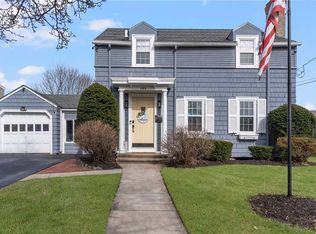 105 Roslyn Ave, Cranston, RI 02910