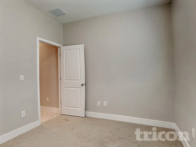 2986 Woodward Ave — Photo 18