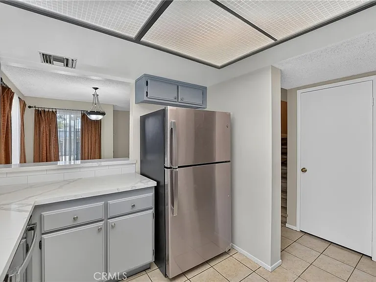 659 N Lark Ellen Ave — Photo 15