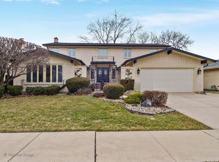 9732 S Tripp Ave, Oak Lawn, IL 60453