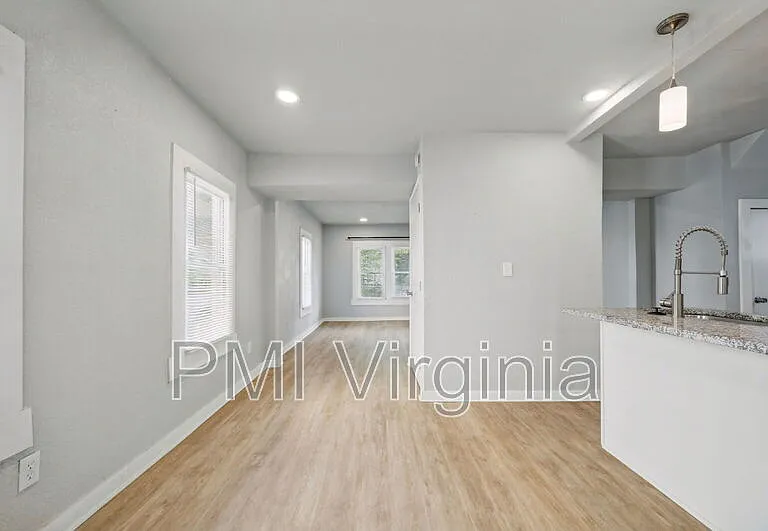 1035 W 36th St — Photo 11