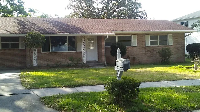 1202 Glen Ridge Dr — Photo 1